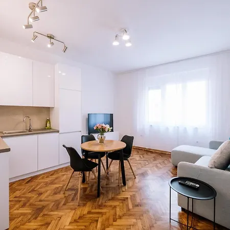 Apartment Marshal Doctor