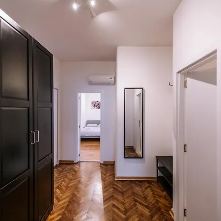 Apartment Marshal Doctor